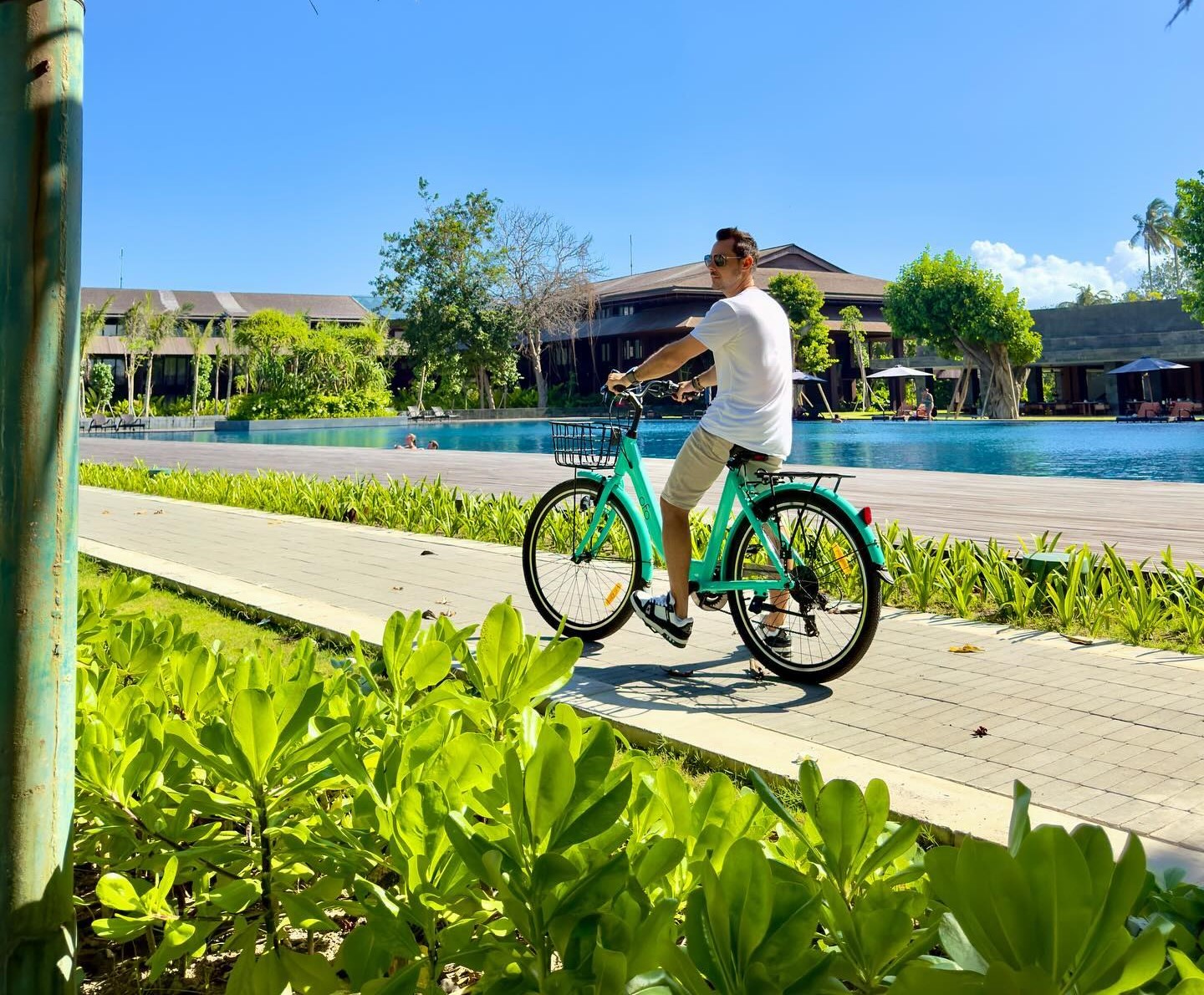15 Amazing Things to Do in Sanur Bali for 2026 Trip 10 Bicycle parked on a shaded beachfront promenade for active things to do in Sanur Bali.