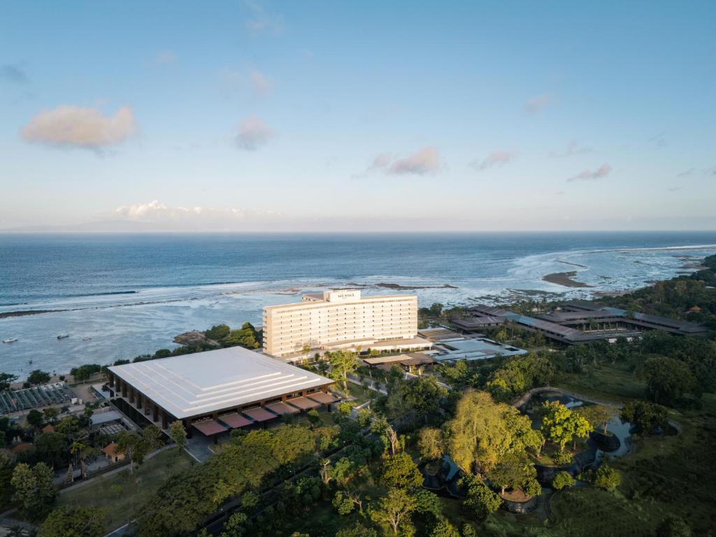 Beachfront resort with infinity pool and ocean views, representing relaxing stays at all-inclusive resorts in Sanur Bali.