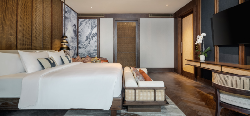 Choosing the Right Luxury Resort in Bali: Beachfront, Wellness & Private Retreat Experiences Compared 3 Spacious ocean-view suite with modern interiors and natural light, reflecting the comfort of Bali luxury resorts.