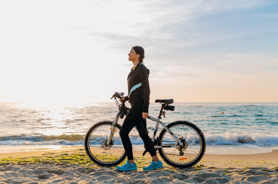 Sanur Beach, Bali: A Tranquil Beachfront Escape for Luxury & Wellness Seekers 13 Travelers cycling along the scenic beachfront promenade, one of the most popular experiences at Sanur Beach Bali.