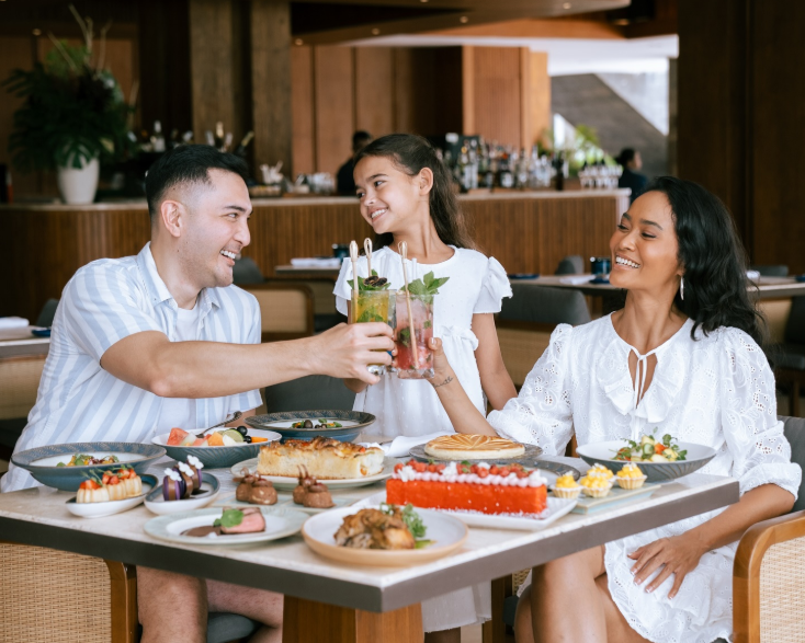Beachfront morning dining at breakfast restaurants in Sanur Bali