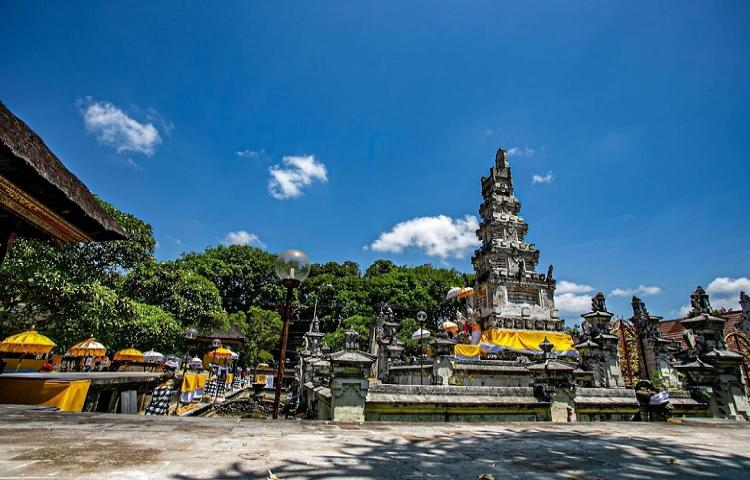 Travelers exploring historical landmarks and things to do in Denpasar