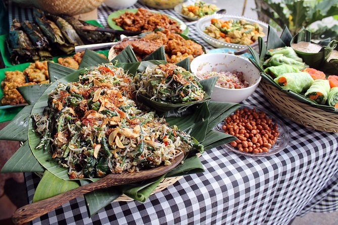 Traditional Balinese market showcasing popular things to do in Denpasar