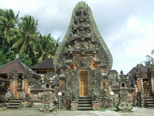 7 Best Temples in Sanur and Denpasar, Bali (2026 Guide) 9 Visitors exploring the Sacred Spiritual Heritage of the East Coast at historic temples overlooking Bali’s coastline.