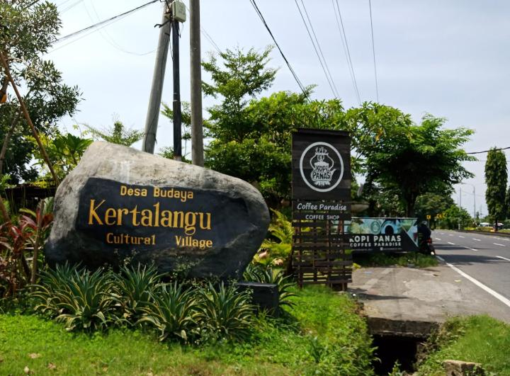 Ultimate 2026 Guide to Kertalangu Cultural Village, Bali 6 Visitors exploring traditional Balinese activities at Kertalangu Cultural Village in Denpasar, Bali.