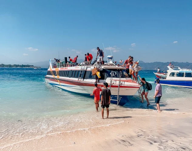Fast boat departing from Sanur to Nusa Penida across the clear blue waters of Bali.
