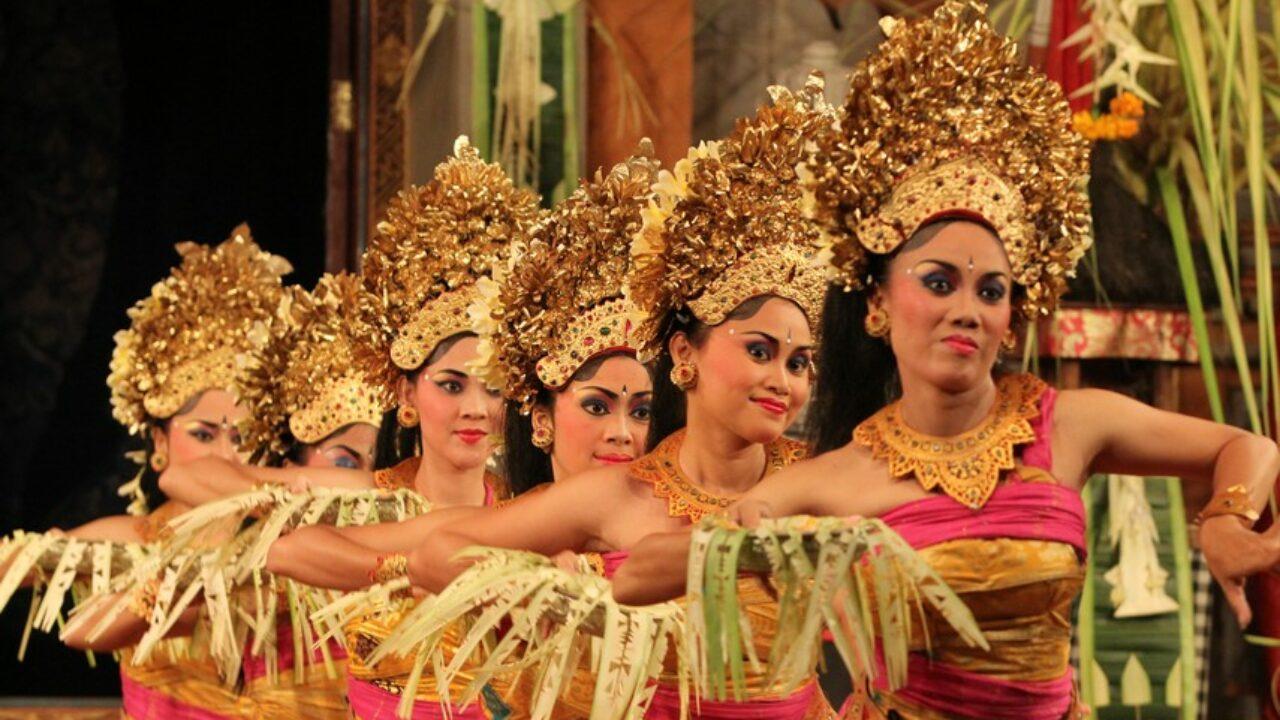 Balinese Dance: A Complete Guide to Bali's Sacred Art of Movement 9 balinese dance – Pendet