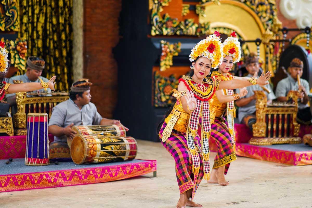 Balinese Dance: A Complete Guide to Bali's Sacred Art of Movement 1 What Makes Balinese Dance Unique?