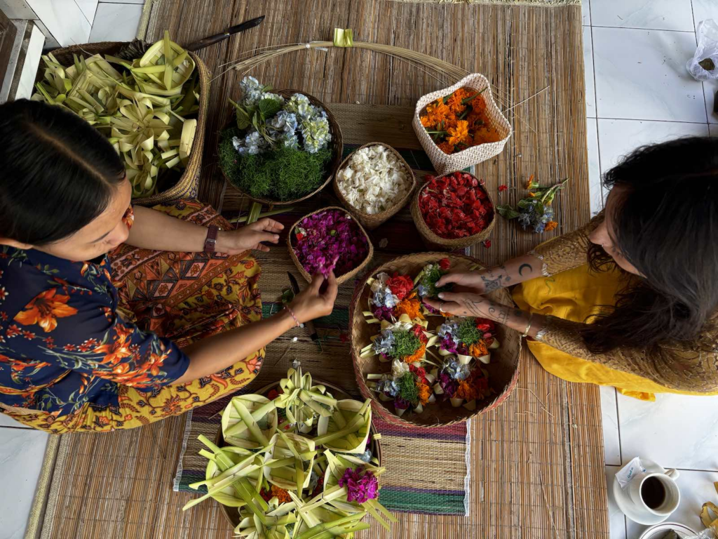 Canang Making in Sanur: A Guide to Bali's Sacred Daily Offering 13 Canang Making in Sanur: A Guide to Bali's Sacred Daily Offering 12