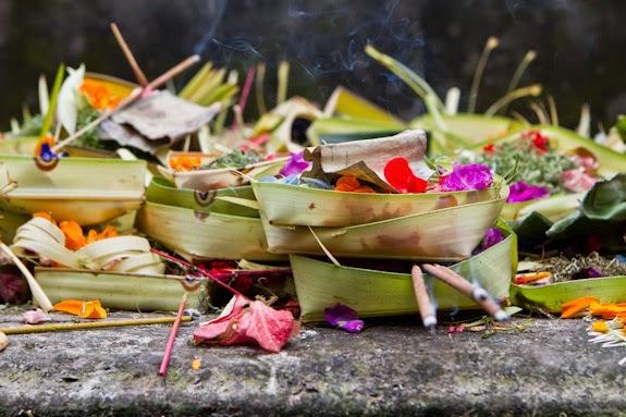 Canang Making in Sanur: A Guide to Bali's Sacred Daily Offering 5 canang making in sanur – The Philosophy: Why Balinese Make Offerings Every Day