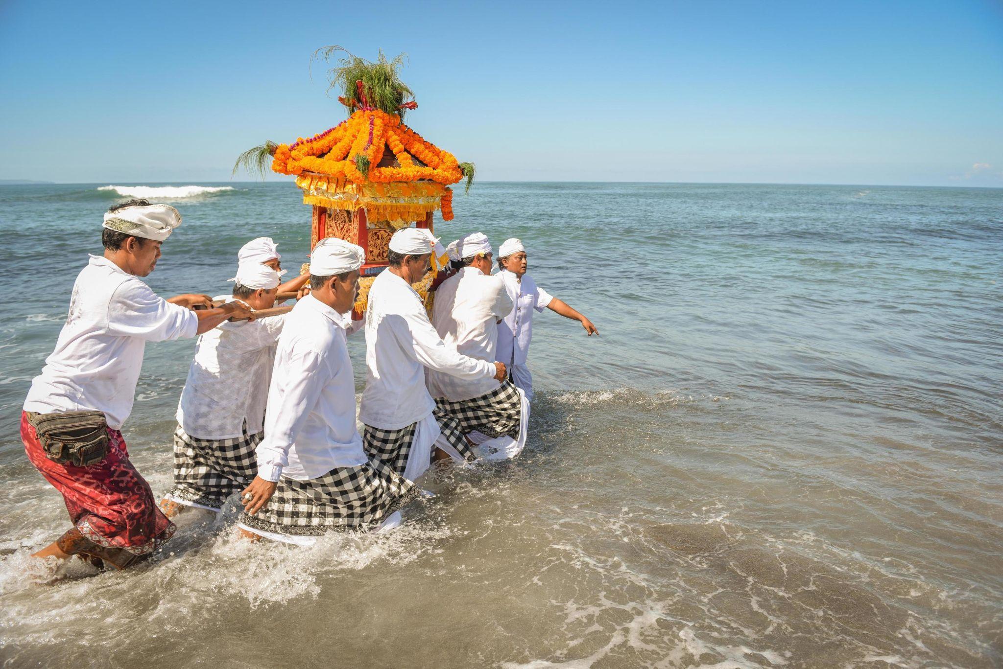 Festivals in Sanur, Bali: The Complete 2026 Guide to the Sunrise Coast's Celebrations 4 festivals in sanur bali – Melasti: Purification on Sanur Beach