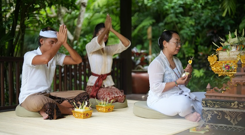 The Sandikala Ritual: Understanding Bali's Sacred Twilight Hour 9 The Sandikala Ritual: Understanding Bali's Sacred Twilight Hour 8